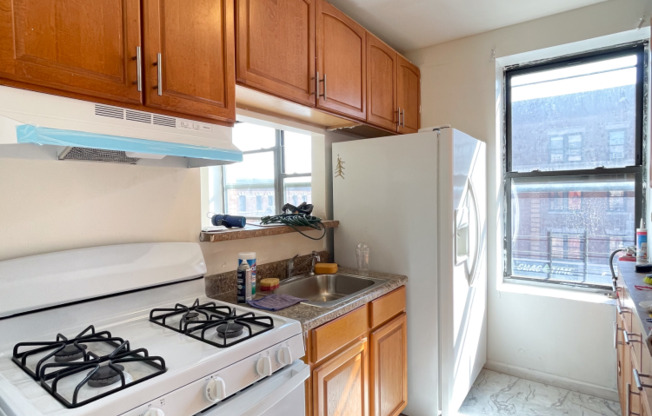 3 beds, 1 bath, $3,000, Unit 5