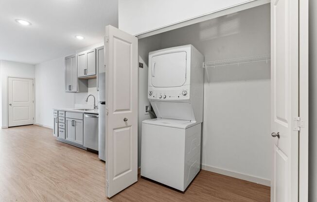 2 beds, 1 bath, 884 sqft, $1,945, Unit 110