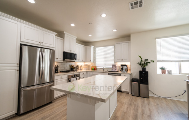 Stunning Verano at Skyline |Gated Community |HOA, Pool, Playground