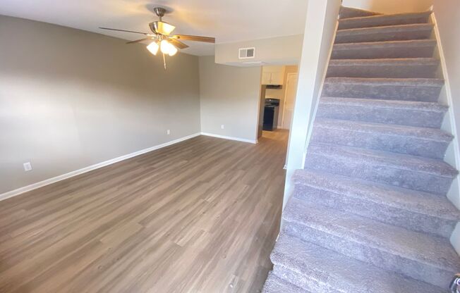2 beds, 1.5 baths, 832 sqft, $1,100, Unit 827 Oakwood Villa