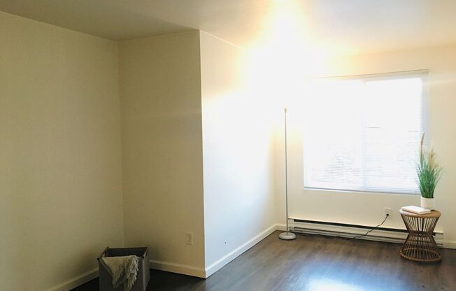 2 beds, 1.5 baths, 950 sqft, $2,275, Unit 141