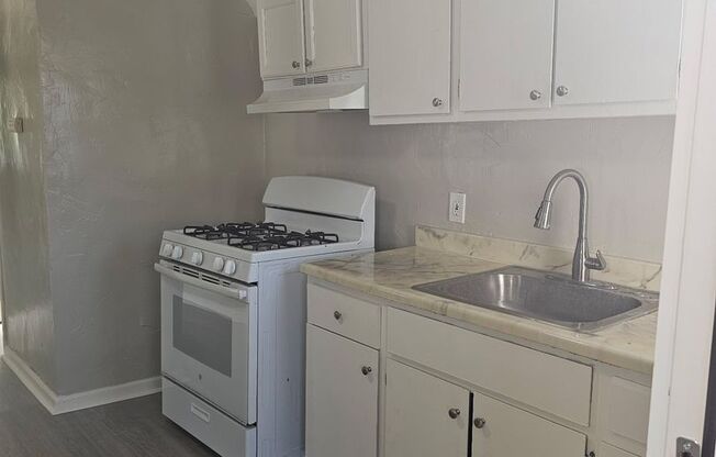 LEXINGTON STREET APTS