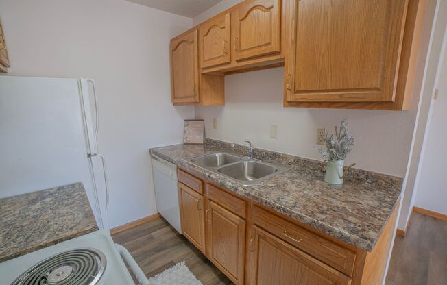 2 beds, 1 bath, 820 sqft, $795, Unit 320