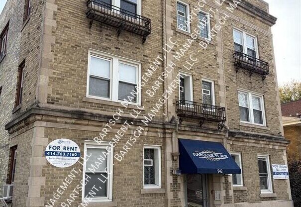 942 N 15 ST