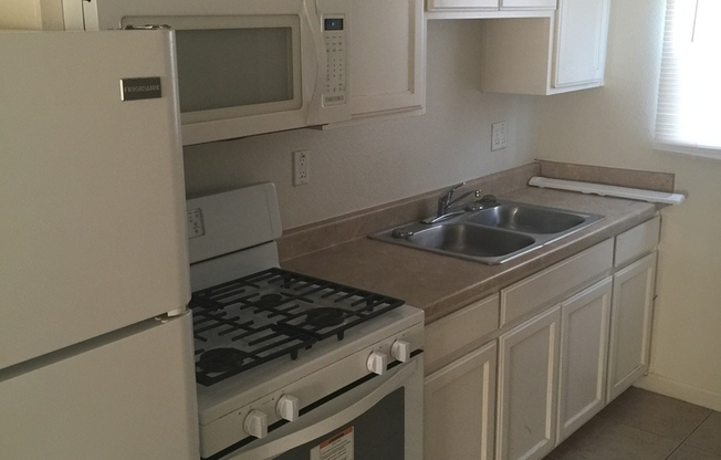 Studio, 1 bath, 450 sqft, $799, Unit 120 #1