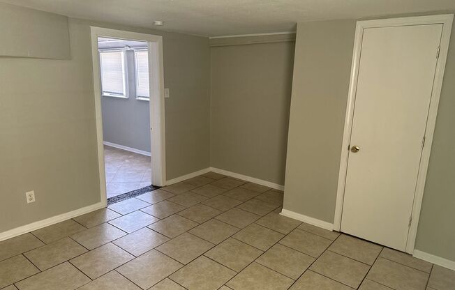 2 bed 1 bath duplex for lease