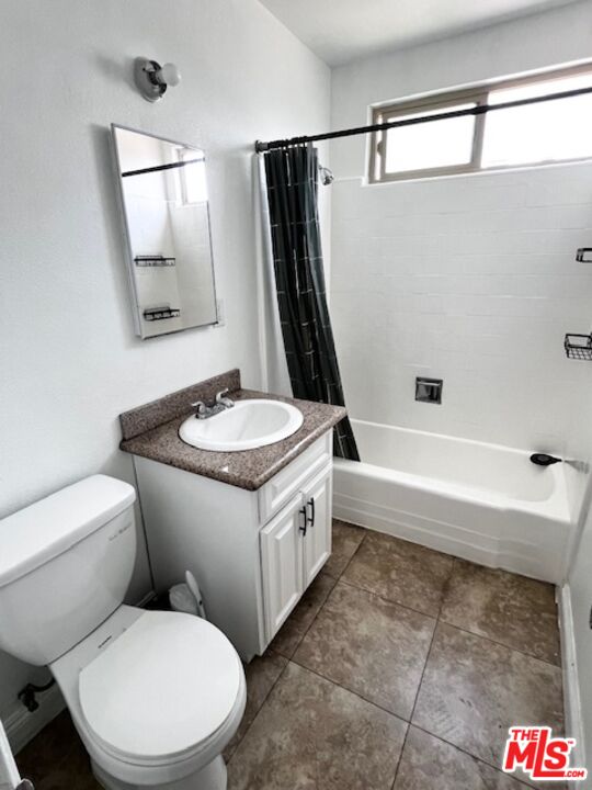 1336 W 37 DR
