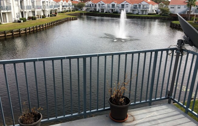 Available NOW! Adorable 2/2 located off of Curry Ford Rd @ Dockside at Ventura Condos w/ awesome pond view!