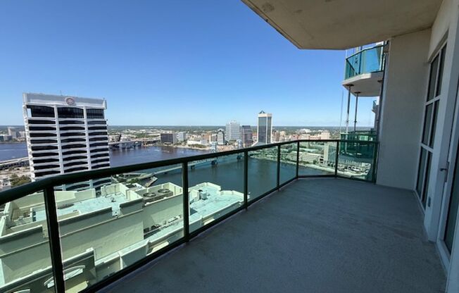 Breathtaking Views from the 35th Floor!