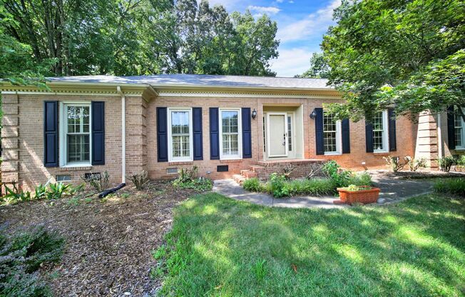 Lovely 3 Bed 2.5 Bath Ranch Home in South Park!