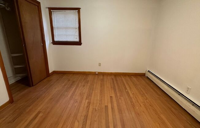 3 beds, 1 bath, $1,900