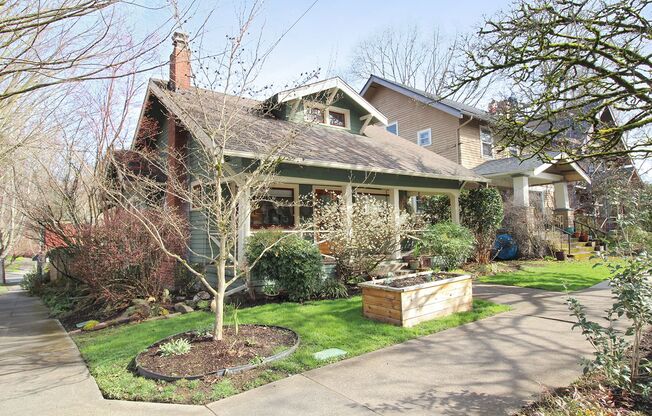 Adorable Classic 20's Bungalow in Desirable Buckman Neighborhood!