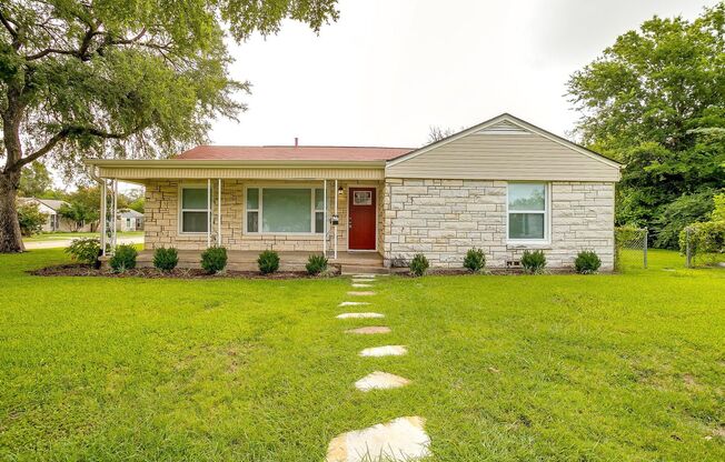 Charming 3-2 by TCU and walking distance to McLean Middle School