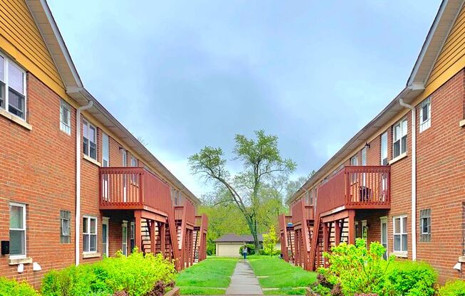2 beds, 1 bath, $1,525, Unit 440-12