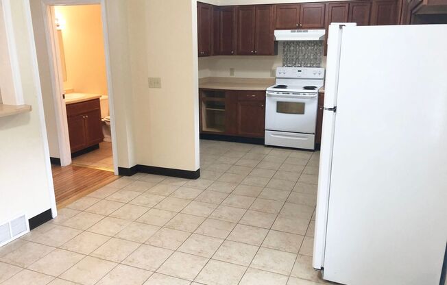 3 beds, 1 bath, 1,285 sqft, $1,125