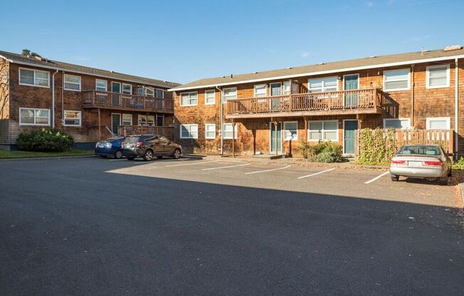 3 beds, 1 bath, 1,000 sqft, $2,199, Unit 3030-13