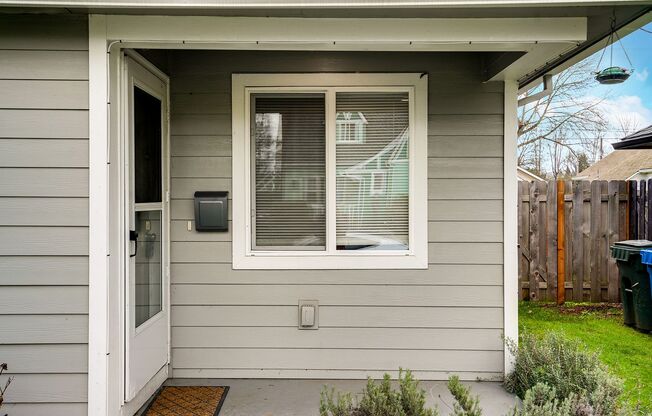 Cute 1 bedroom, 1 bathroom home near downtown Salem!