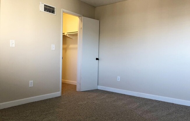 3 beds, 1.5 baths, 1,200 sqft, $2,495, Unit G03