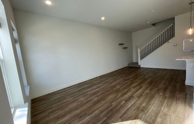 3 BED/3 BATH TOWNHOME AVAILABLE NOW!