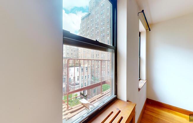 314 W 104 ST