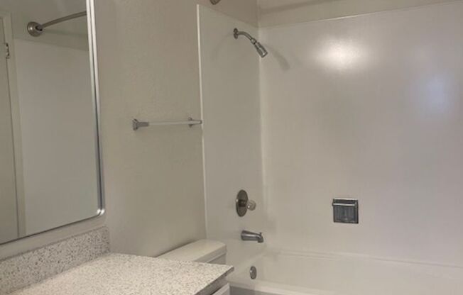 2 beds, 1.5 baths, 1,035 sqft, $1,890, Unit 14