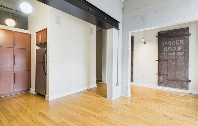 2 beds, 2 baths, 955 sqft, $1,525, Unit 220