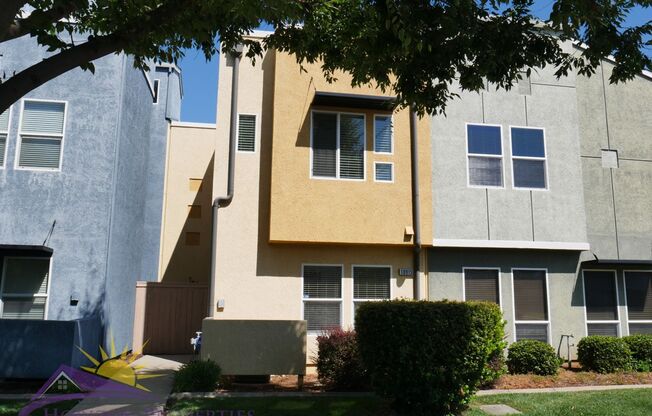 Unique 2 Bed 2 Bath 1,065sqft Condo in Rancho Cordova