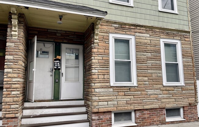 3 beds, 1 bath, 1,200 sqft, $3,500, Unit 10