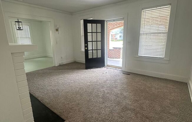 2 beds, 1 bath, $900