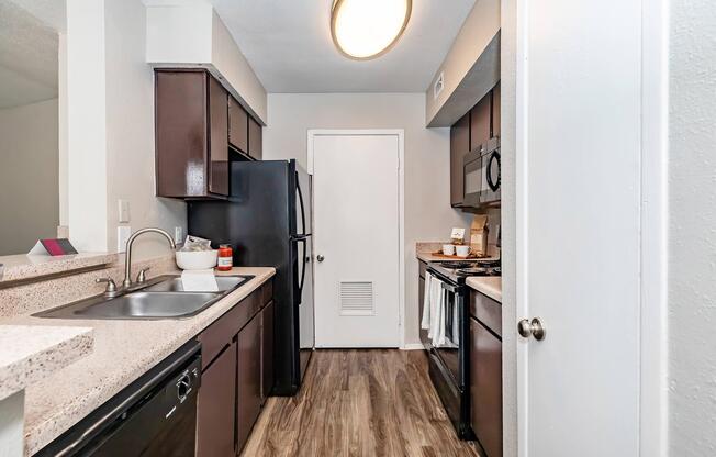 2 beds, 2 baths, 924 sqft, $1,090