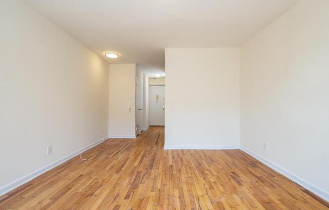 204 W 14 ST