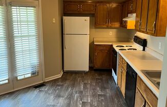 3 beds, 2 baths, $1,295