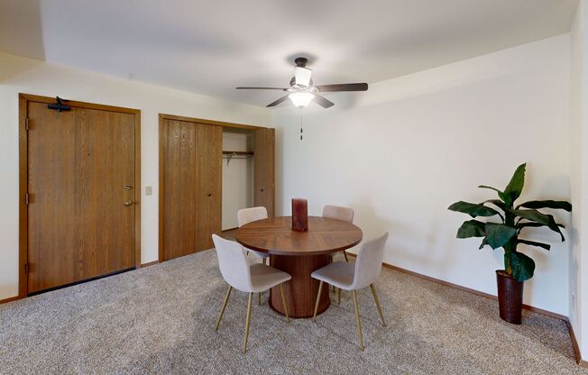 2 beds, 1 bath, 980 sqft, $1,695, Unit 7518CC