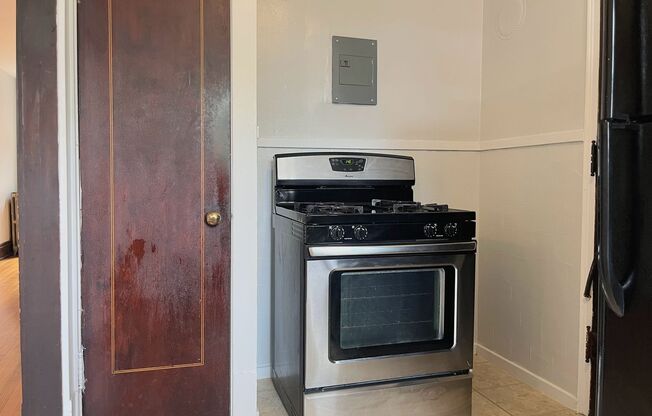 2 beds, 1 bath, $1,325, Unit 18D
