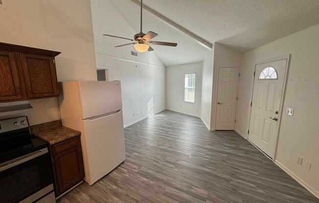 2 beds, 1 bath, 750 sqft, $1,250, Unit 1616 Gainer Ave.