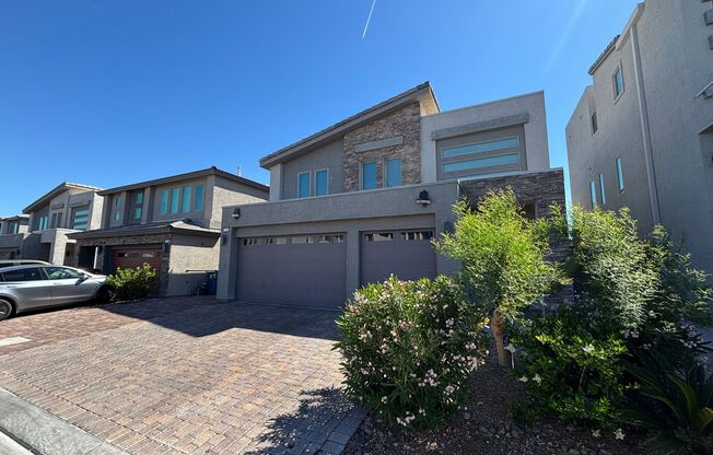 Contemporary 4Bed/3Bath/3 Car/+ Loft -residence located in the Silverado Ranch area