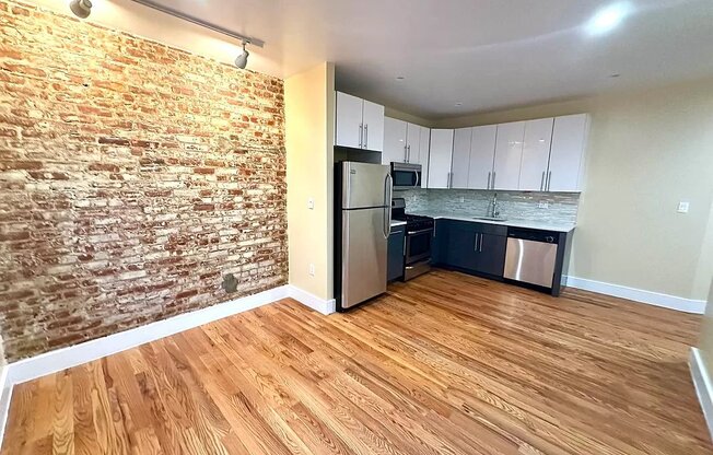 2 beds, 1 bath, $2,600, Unit 2F