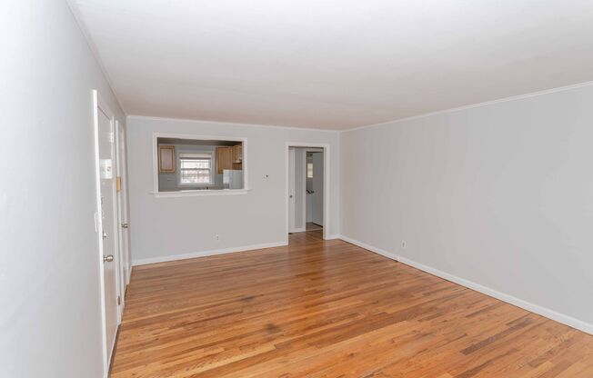 2 beds, 1 bath, $1,795, Unit V-18-2