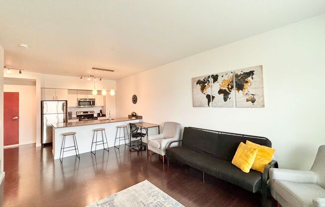 1 bed, 1 bath, 683 sqft, $2,100, Unit 215