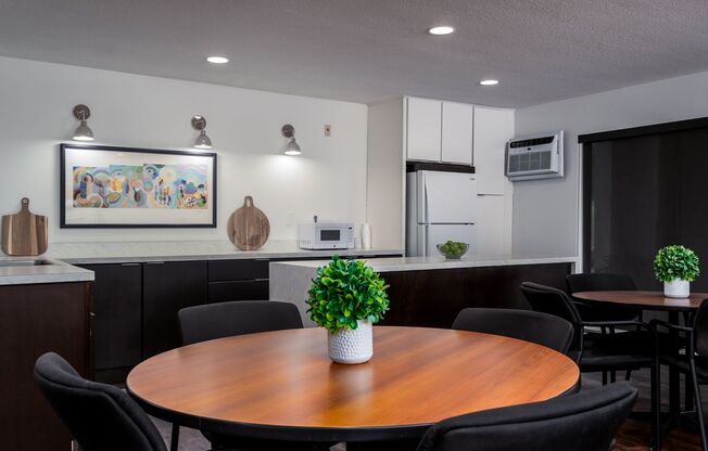 2 beds, 2 baths, 1,127 sqft, $1,750, Unit 320