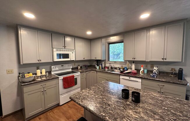 2595-2597 Finger Rd