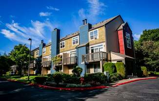 Exterior of The Colonnade Apartments Near Intel Hillsboro