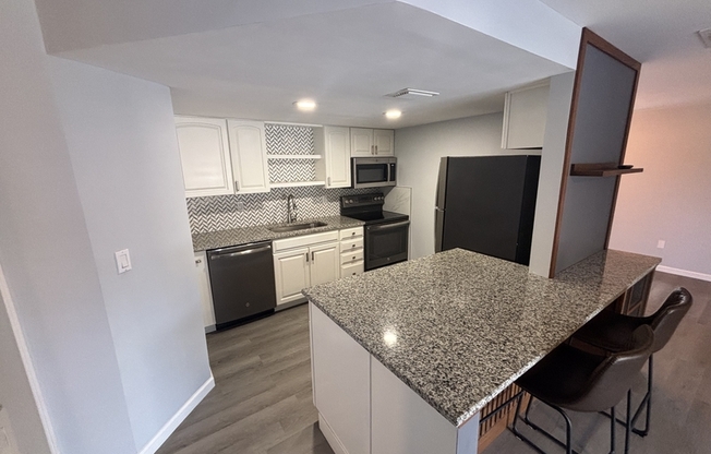 4022 Beaver Ln. #700D