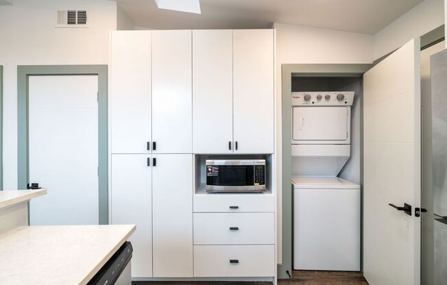 1 bed, 1 bath, 700 sqft, $1,371