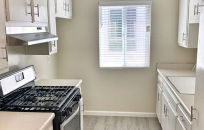 1 bed, 1 bath, 653 sqft, $1,899, Unit 09