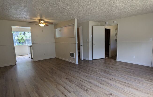 3 beds, 1.5 baths, 1,500 sqft, $1,893, Unit 2712-3
