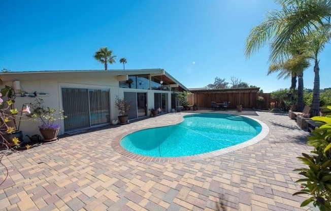 POOL house! BIG rooms! 8 Bedrooms (Lease out, pending signatures. Check back in a few days!)