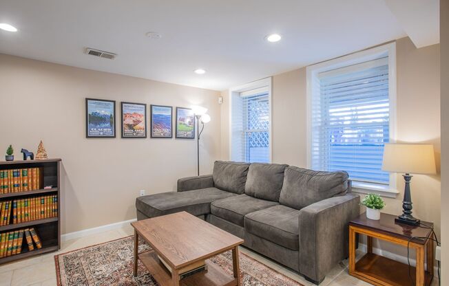 Cozy 1 BR/1 BA Apartment in H Street Corridor!