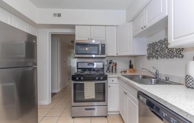 GOURMET KITCHENS AT LOMA PALISADES