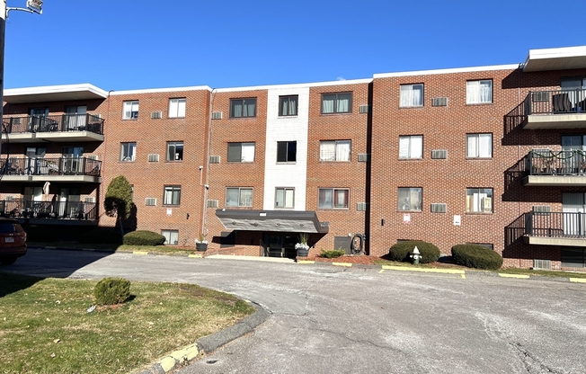 900 GOVERNOR'S DRIVE